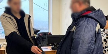 В Торезе хулиган расстрелял пенсионера из пневматики