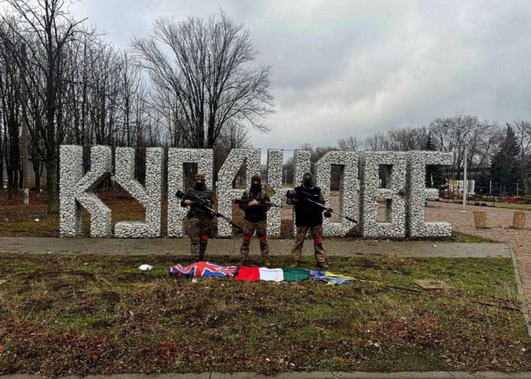 Промзона Курахово остается под огнем, жилые районы уже под РФ