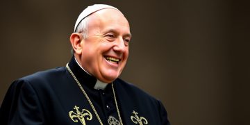 Ватикан разрешил гомосексуалистам становиться священниками — Reuters Ватикан разрешил гомосексуалистам становиться священниками — Reuters