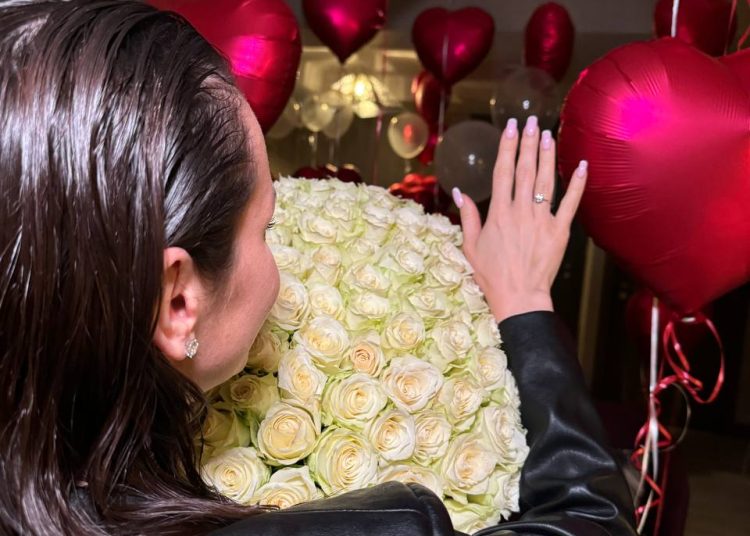 Ида Галич объявила о помолвке с Олегом Ледвичем и показала кольцо