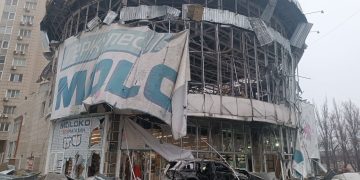 Удар по центру Донецка: поврежден супермаркет и жилые дома, есть пострадавшие Удар по центру Донецка: поврежден супермаркет и жилые дома, есть пострадавшие