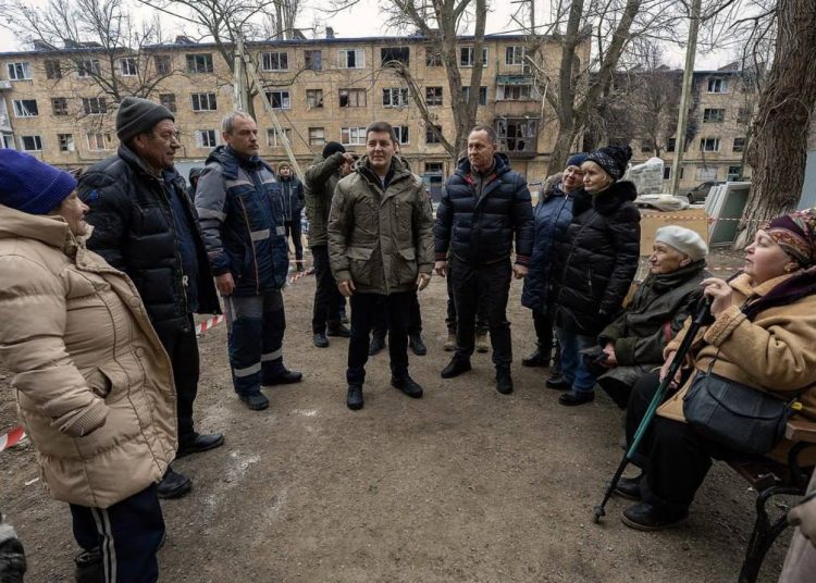 В Авдеевке 12 семей получили ключи от восстановленных квартир