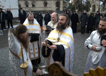 В Николо-Васильевском монастыре прошел обряд освящения воды