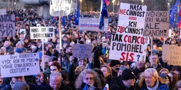 Протесты в Словакии: Проект «Мир Украине» вызвал политическую напряженность в стране
