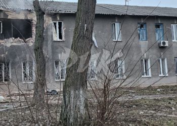 В центре Горловки снаряд ВСУ влетел в квартиру жилого дома
