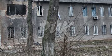 В центре Горловки снаряд ВСУ влетел в квартиру жилого дома