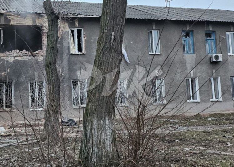 В центре Горловки снаряд ВСУ влетел в квартиру жилого дома