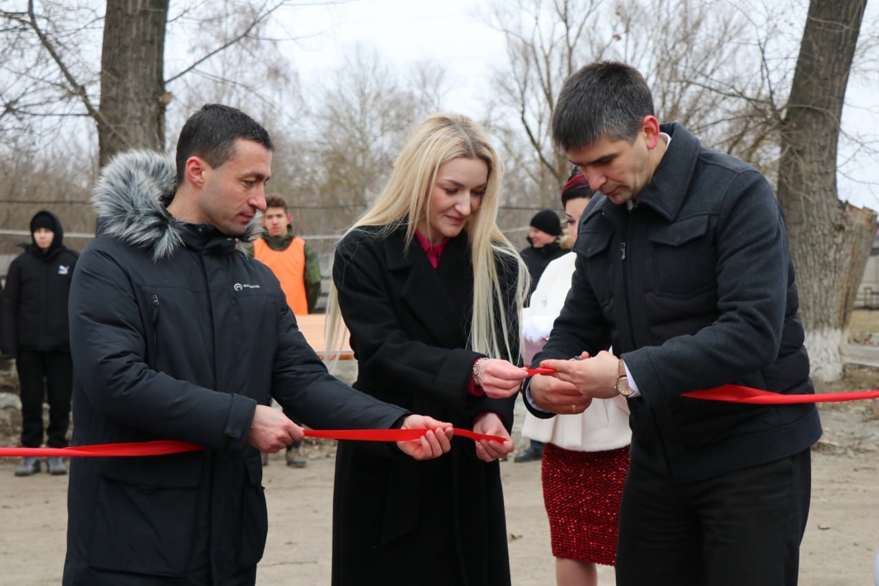 Современный спорткомплекс открылся в поселке Марковка ЛНР