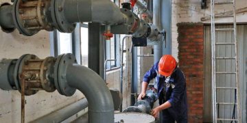 Коммунальные проблемы в Донецке: школы, детсады и дома без тепла