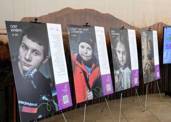 В Хакасии открылась фотовыставка «Взрослые истории детей Донбасса»