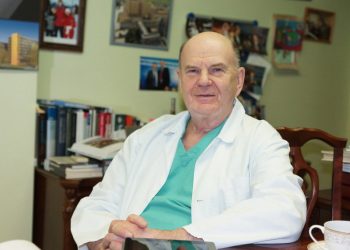 Знаменитый врач Кубани Порханов приехал в ДНР