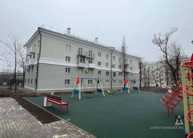 Жизнь возвращается: в Мариуполе восстановили 12 жилых домов Жизнь возвращается: в Мариуполе восстановили 12 жилых домов