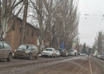 Дончанам перекрыли въезд в больницу ОЦКБ