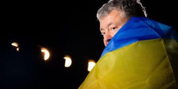 Коррупция в ВСУ: Порошенко обвиняет Зеленского