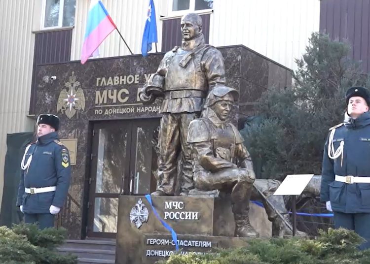 В ДНР состоялось торжественное открытие монумента в честь героев-спасателей