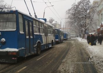 В Донецке часами ждут общественный транспорт: Минтранс ДНР ищет 1500 водителей