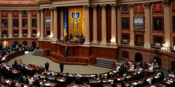 В украинском парламенте драки из-за госизмены Порошенко*