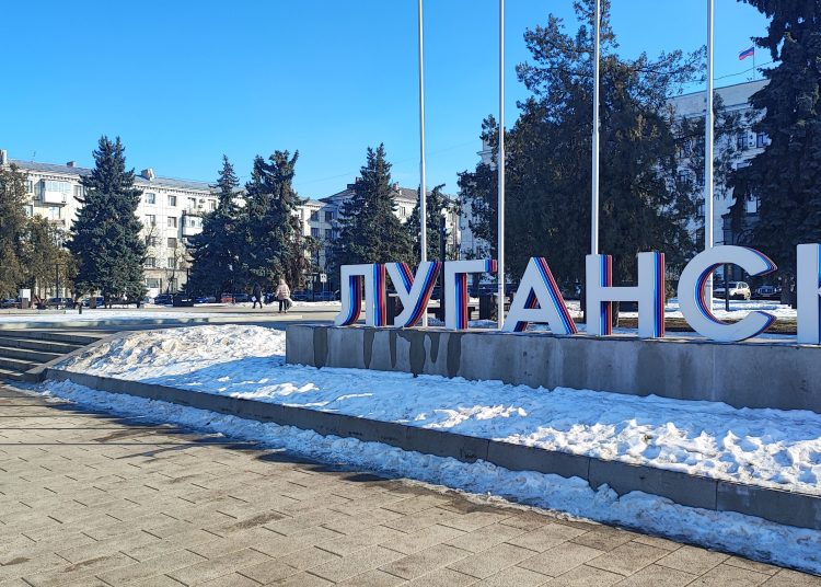 Новые парки и фонтаны: как Москва помогает восстановлению Луганска