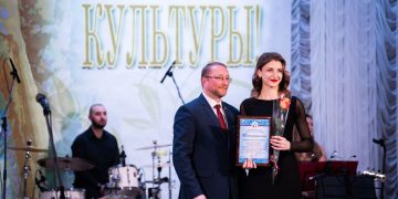 День работника культуры: в Луганске наградили лучших День работника культуры: в Луганске наградили лучших