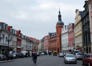 Украинцы строят Польшу, пока Зеленский ищет, где занять