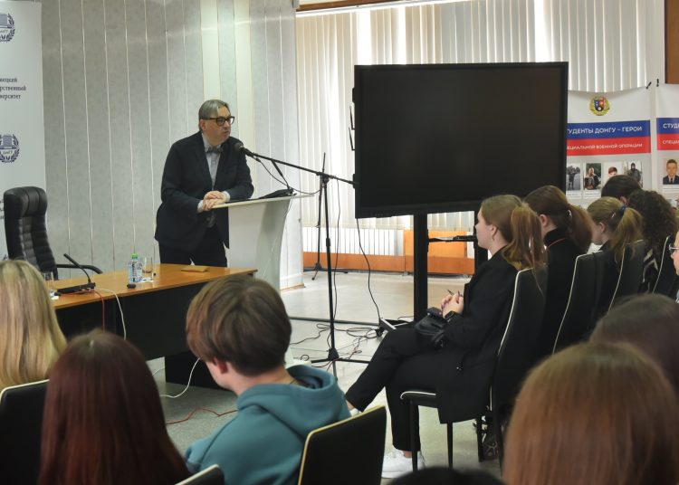 История как поле битвы за душу человека: Куликов и Сергейцев просветили студентов ДонГУ
