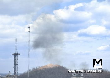 В Донецке снова горит камыш В Донецке снова горит камыш