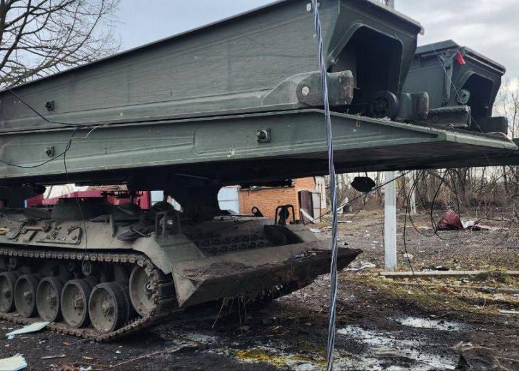 ВС РФ затрофеили немецкий мостоукладчик Biber под Курском