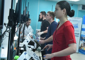 На передовой хирургии: студенты Донецка доказывают, что наука жива