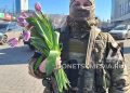 Цветы вместо автоматов: Силовики поздравили женщин в Донецке с 8 марта