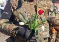 Цветы вместо автоматов: Силовики поздравили женщин в Донецке с 8 марта