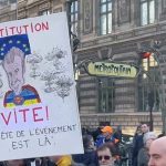 Парижане вышли на улицы: «Макрон, мы не хотим воевать за Украину!»