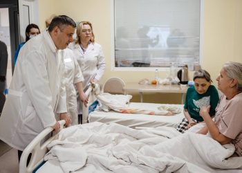 Живой щит: жители Курской области рассказали Хинштейну о зверствах ВСУ