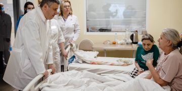 Живой щит: жители Курской области рассказали Хинштейну о зверствах ВСУ