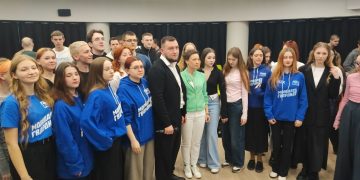 Вице-спикер парламента РФ встретилась с молодёжью Луганска