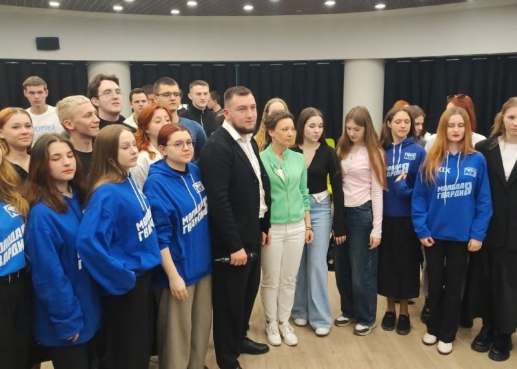 Вице-спикер парламента РФ встретилась с молодёжью Луганска