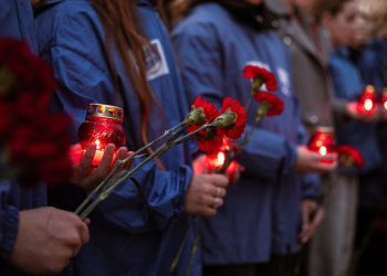 Луганская молодёжь почтила память жертв теракта в «Крокус Сити Холле»