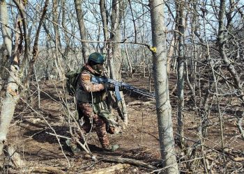Бойцы ГВ «Центр» эвакуировали женщину в районе Димитрова