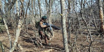 Бойцы ГВ «Центр» эвакуировали женщину в районе Димитрова