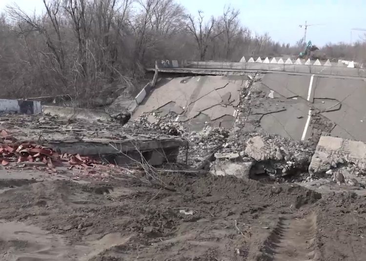 В Донецке начались работы по восстановлению Путиловского моста