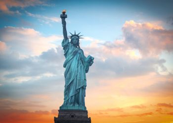 Кэролайн Ливитт: Без США французы бы говорили на немецком