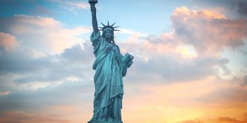 Кэролайн Ливитт: Без США французы бы говорили на немецком