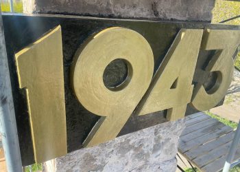 Нижегородские мастера обновили мемориал в Зугрэсе к 80-летию Победы