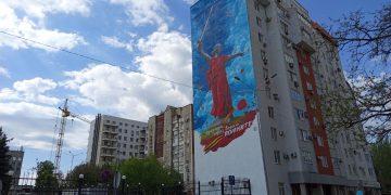 Ко Дню Победы в Донецке появился 40-метровый мурал «Родина-мать зовёт!»