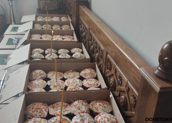 Пасха для беженцев: волонтеры доставили куличи вынужденным переселенцам