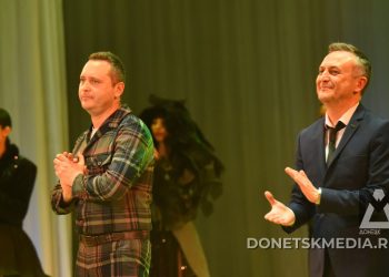 В разгар обстрелов в Донбассе дизайнеры Анацкие сшили чехол для танка