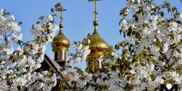 В Донецке православные отмечают Пасху В Донецке православные отмечают Пасху