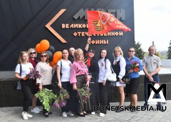 Патриотизм через пример: воспитанники «Кванториума» возложили цветы героям Донбасса