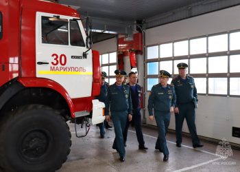 Бутко посетил ДНР и вручил награды спасателям