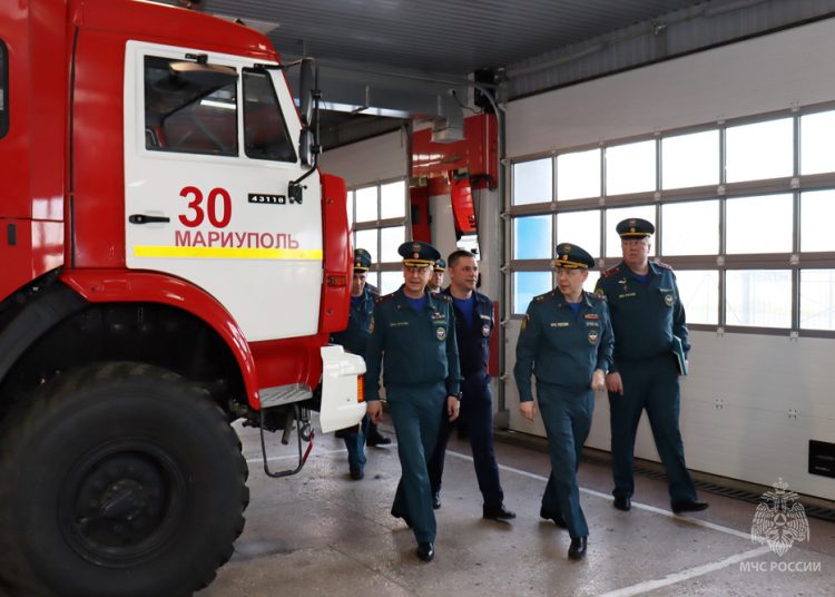 Бутко посетил ДНР и вручил награды спасателям