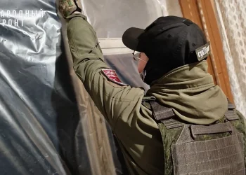 Молодёжка Народного Фронта помогла дончанам после взрыва украинского снаряда Молодёжка Народного Фронта помогла дончанам после взрыва украинского снаряда